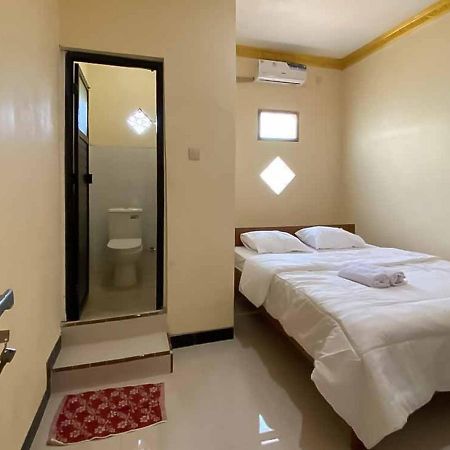 Palace Syariah Homestay Redpartner Баньюванги Экстерьер фото