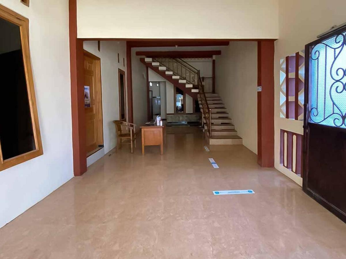 Palace Syariah Homestay Redpartner Баньюванги Экстерьер фото