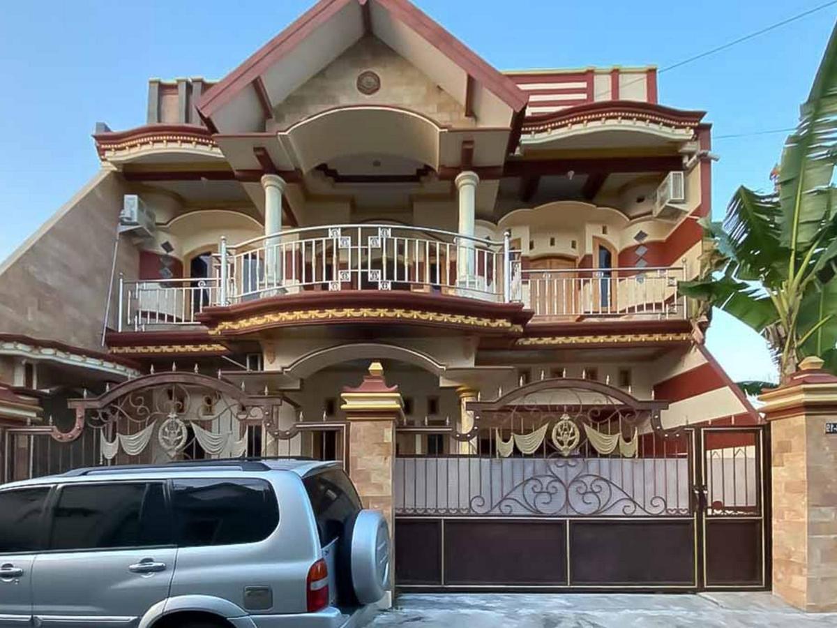 Palace Syariah Homestay Redpartner Баньюванги Экстерьер фото
