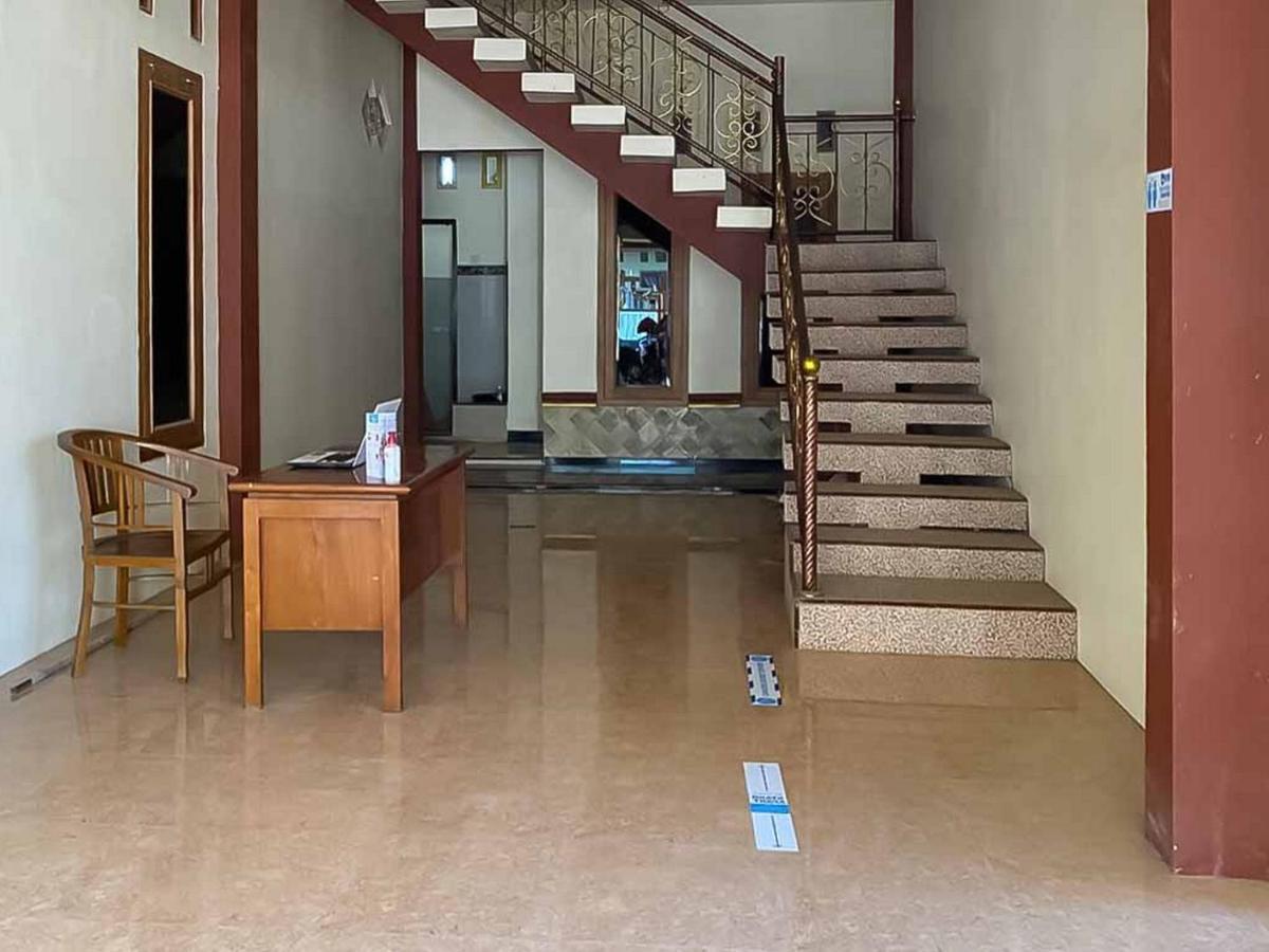 Palace Syariah Homestay Redpartner Баньюванги Экстерьер фото