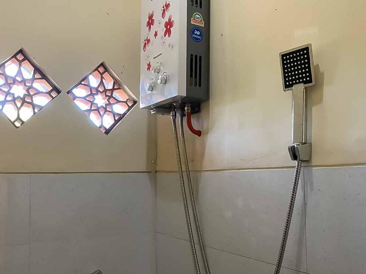 Palace Syariah Homestay Redpartner Баньюванги Экстерьер фото