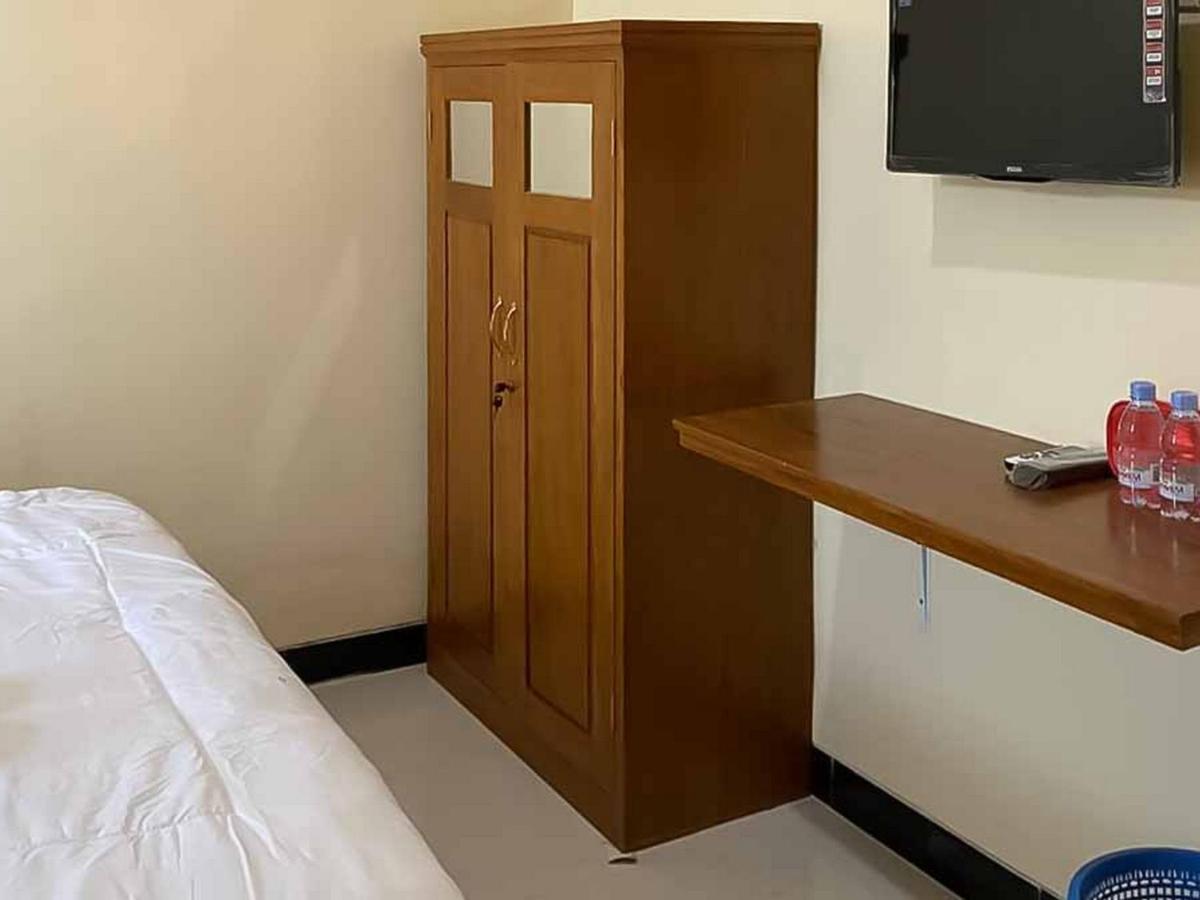 Palace Syariah Homestay Redpartner Баньюванги Экстерьер фото