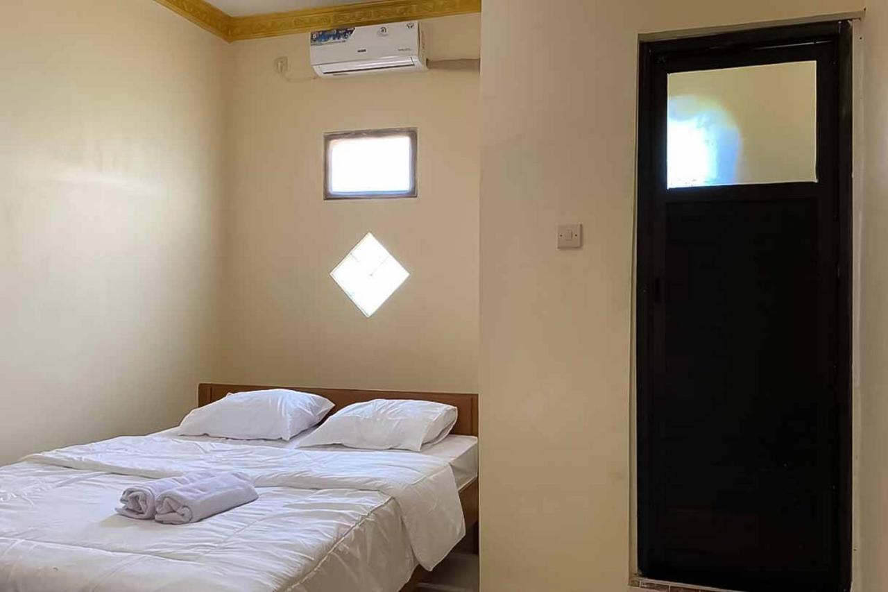 Palace Syariah Homestay Redpartner Баньюванги Экстерьер фото