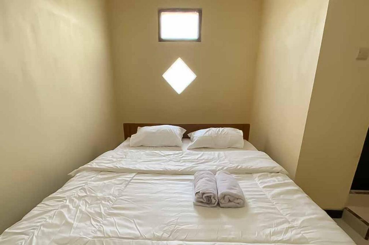 Palace Syariah Homestay Redpartner Баньюванги Экстерьер фото